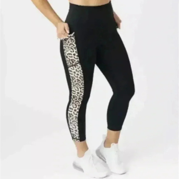 ZYIA Active Capri Leggings Leopard Pocket Hi-rise Size 6-8 - Picture 4 of 4